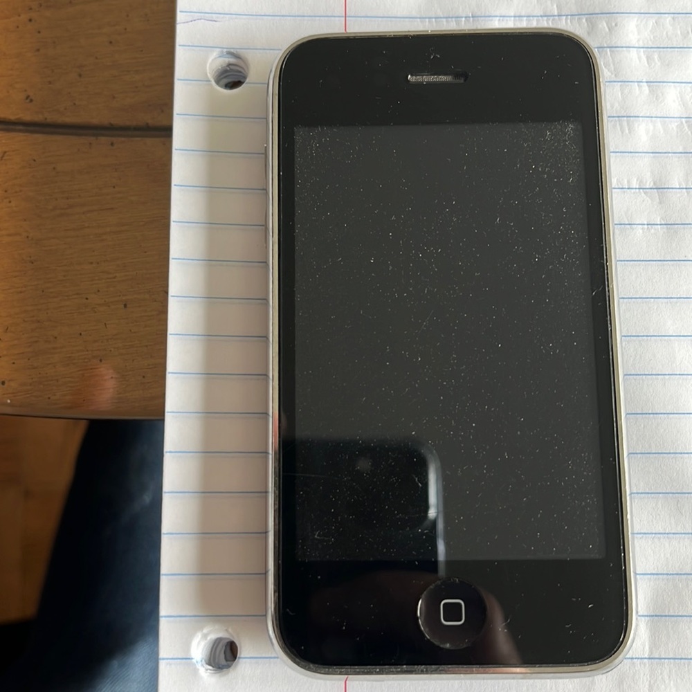iPhone 3GS. 16GB. Ancient. Some issues - see pics for details.